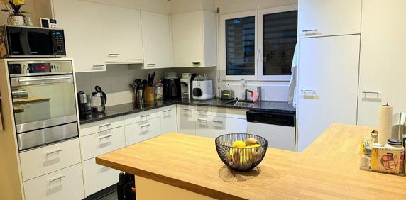 MODERN AND SPACIOUS - Photo 2