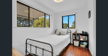 Spacious Two-Storey Home with Lake Views – Heart of Boreen Point - Photo 5