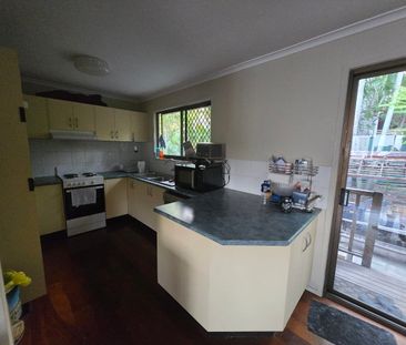 Share furnished house with pool, close to bus & shops - Photo 3