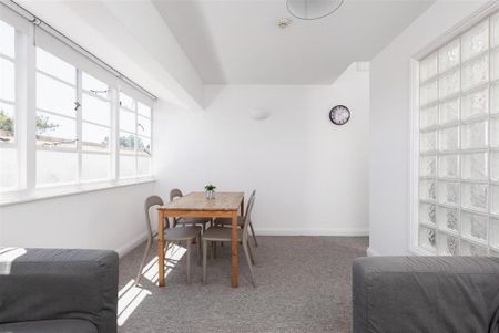 3 bedroom flat to rent - Photo 5