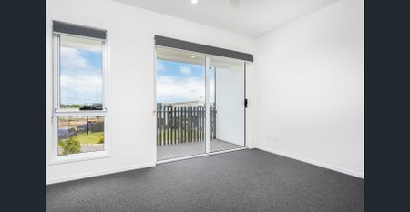 Stylish Terrace Living - Prime Location - Photo 5