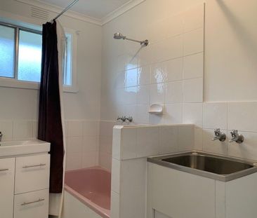 Two bedroom unit in prime location! - Photo 5