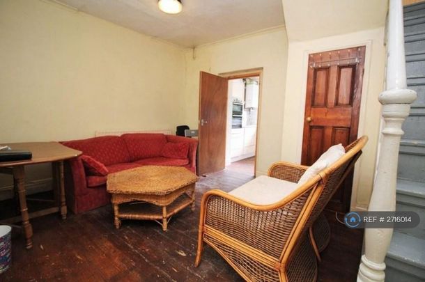 4 bedroom terraced house to rent - Photo 1