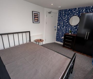 6 bedroom semi-detached house to rent - Photo 3