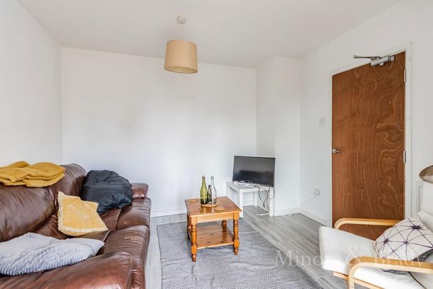 4 bedroom semi-detached house to rent - Photo 1