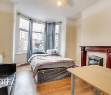 1 bedroom in a house share to rent - Photo 1