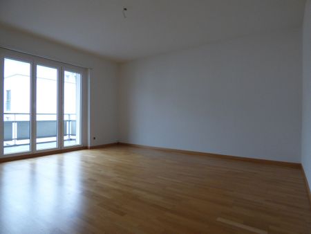 Conveniently located, living not far from the beautiful Lake Zurich! - Photo 2