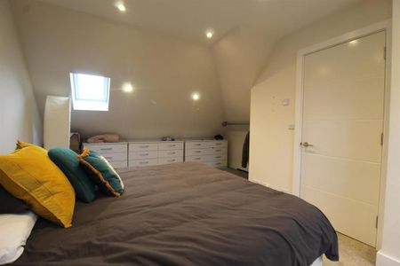 6 bedroom semi-detached house to rent - Photo 3