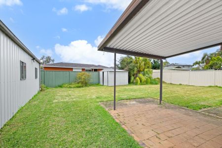 VERSATILE GARAGE & WORKSHOP SPACE – FUNCTIONALITY MEETS FAMILY LIVING - Photo 4
