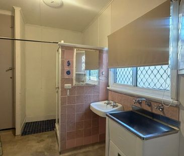 Affordable home in South Tamworth with huge yard - Photo 5