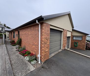 Two bedroom brick beauty - Photo 1