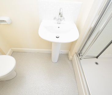 4 bedroom semi-detached house to rent - Photo 5