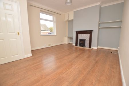 2 Bedroom Terraced House - Photo 2