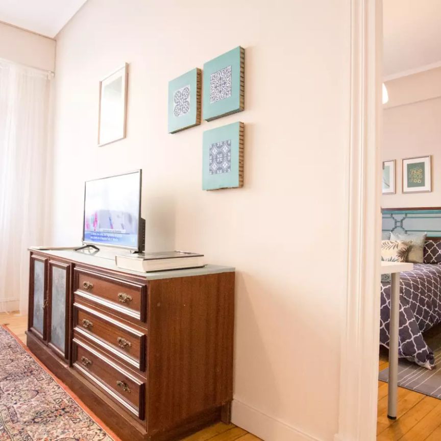 Double bed in Rooms for rent in cozy 3-bedroom apartment in Uribarri - Photo 1