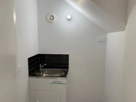 “Reverse Living Townhouse” - Photo 3