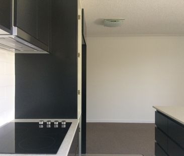 Spacious, Stylish & Secure – Your Ideal Home Awaits in Labrador! - Photo 6