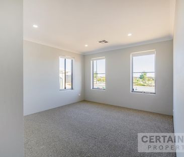 Stunning 4-Bedroom Rental House in Desirable Eglinton Suburb - Photo 6