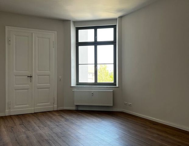 ERSTBEZUG - großzügige 4-Raum Altbauwohnung mit Veranda - Foto 1