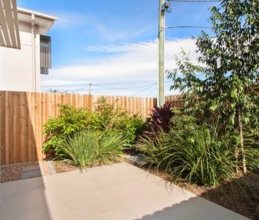 Stylish Three-Bedroom Townhome in Prime Location - Photo 3