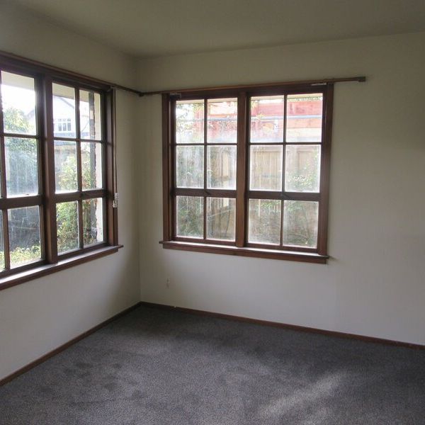 Riccarton – 3 Bedroom, 2 heat pumps, Large Double garage - Photo 1