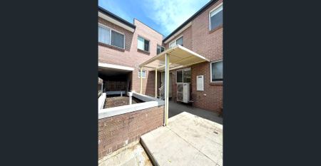 Stylish 3-Bedroom Townhouse, Great Location - Photo 5