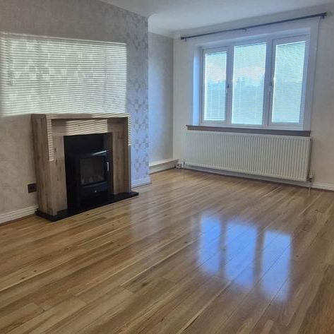 3 bedroom flat to rent - Photo 1