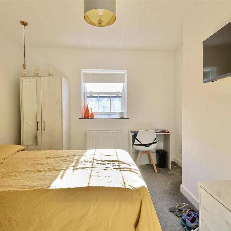 3 bedroom Student Flat to rent in Ridley Place, Newcastle Upon Tyne - Photo 1