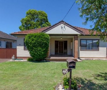 Four bedroom home with parking - Photo 1