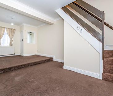 2 bedroom end of terrace house to rent - Photo 2