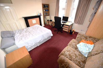 6 bedroom House in Queens Road, Leeds - Photo 5