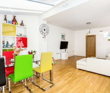 3 bedroom end of terrace house to rent - Photo 3