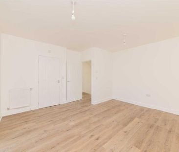 4 bedroom detached house to rent - Photo 1