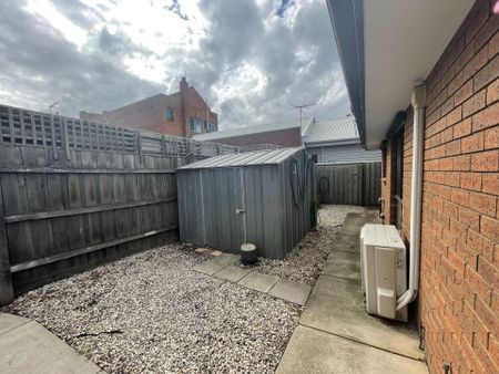 Charming 2-Bedroom Unit in Seaholme - Photo 3