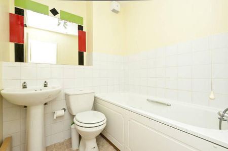 2 bedroom flat to rent - Photo 5