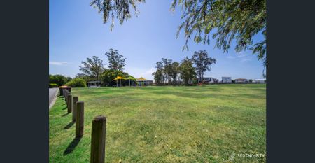 Stylish and Modern 3 Bedroom Townhouse in Richlands! - Photo 3