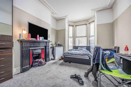 House - Terraced For Rent Waverley Road, Southsea - Photo 4