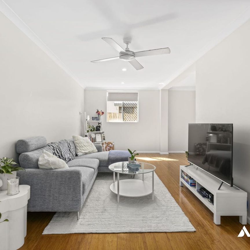 Dual-Living, 5 Bedrooms, Modern Upgrades & Exceptional Entertaining - 38 Abbotts Street, Camp Hill - Photo 1