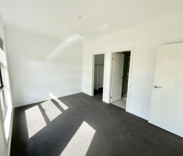 Contemporary Elegance in Deanside Estate - Perfect for Modern Living! - Photo 4