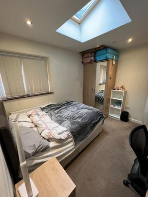 6 bedroom semi-detached house to rent - Photo 1