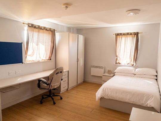 Studio Flat, Chatham Place, L7 - Photo 1