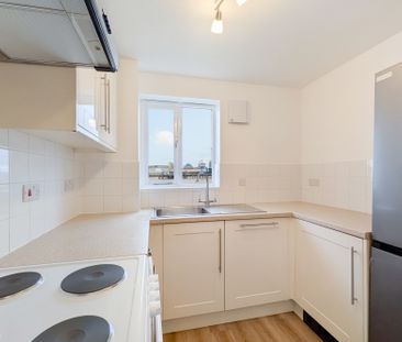 Bywater House, London, SE18 - Photo 2