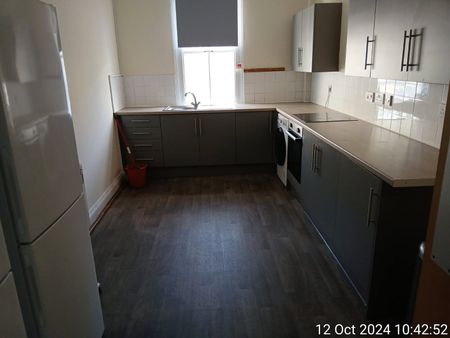 Student Properties to Let - Photo 2