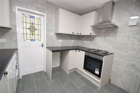 17, Carr Manor Drive, Leeds, West Yorkshire, LS17 5AP - Photo 4