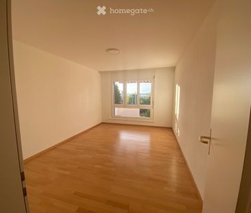 2.5 Zimmer Wohnung mit Lift, Balkon, Tiefgaragenparkplatz - Photo 1