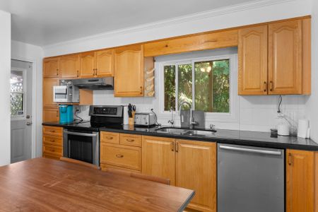 For Lease - 242 Francis Street, Kawartha Lakes, Ontario - Photo 5