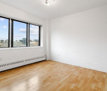 2 1/2 - Photo 2