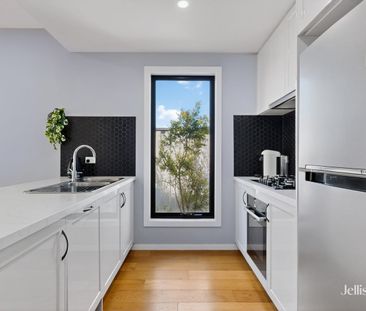 Private, Peaceful & Perfectly Positioned – Stylish Townhouse in Pri... - Photo 5