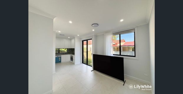 Brand New 2-Bed Granny Flat: Modern Living in the Heart of Padstow - Photo 1