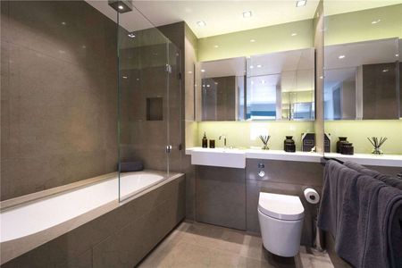 This is a beautiful 2nd floor contemporary apartment with concierge, presented in immaculate condition, enviably situated in the heart of St. James's. - Photo 5