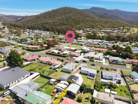 Warm and Welcoming Home - Photo 2